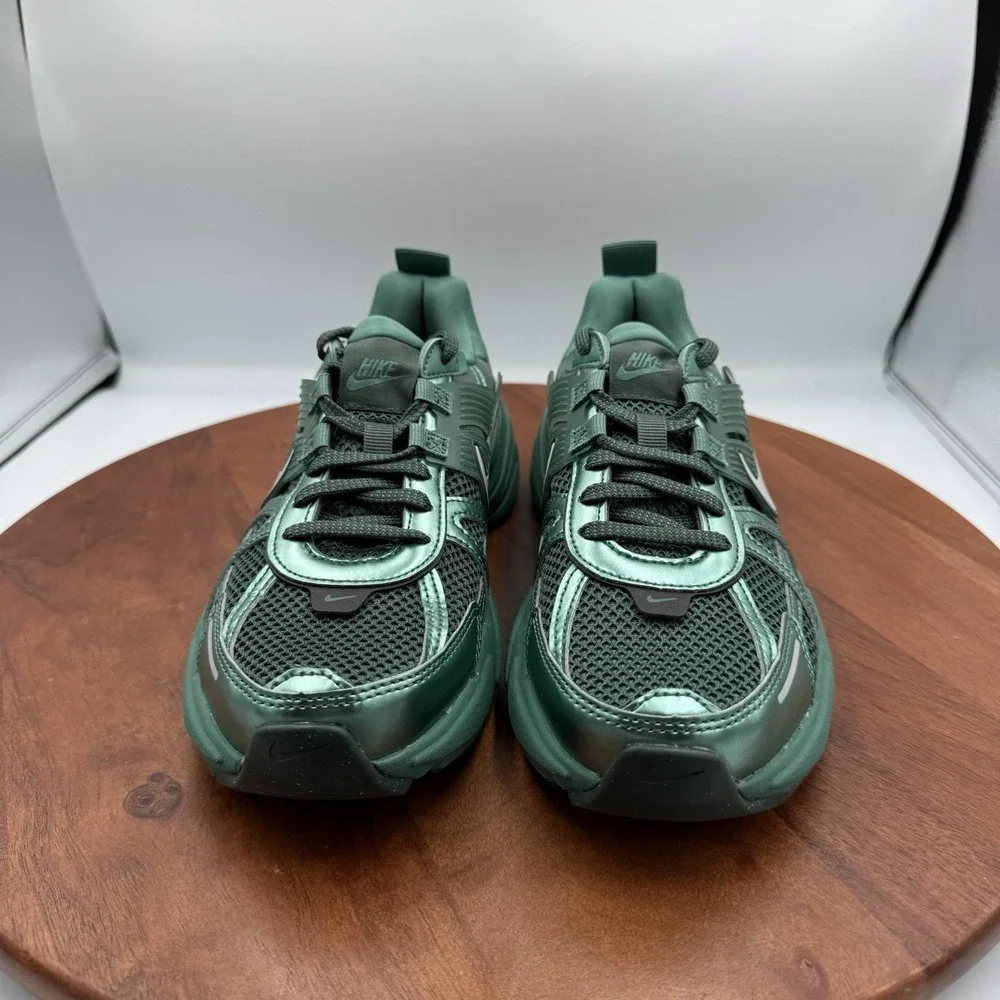 Nike V2K Run Bicoastal Metallic Silver Sneaker Womens Size 8 HF5050-361 Athletic